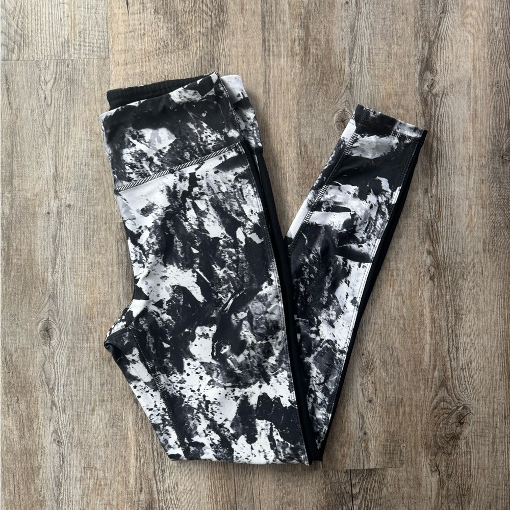 Dip Abstract Performance Leggings - Picture 3 of 6